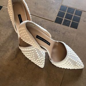 French connection winter white pumps